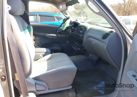 2001 Toyota Tundra Sr5 V8 z USA, uszkodzony, nr VIN 5TBRT34141S202172